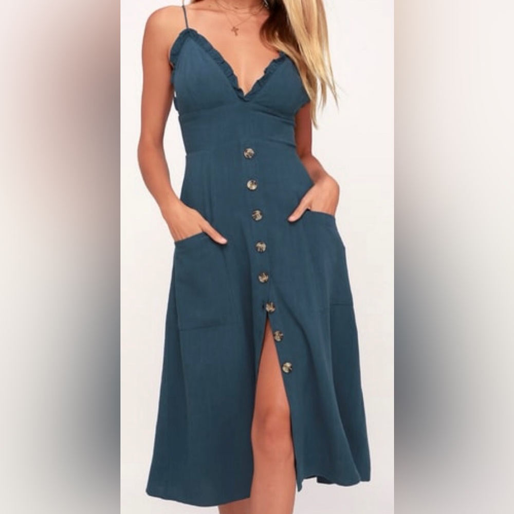 Lulu’s blue chambray-like midi dress with tags attached. Never worn.